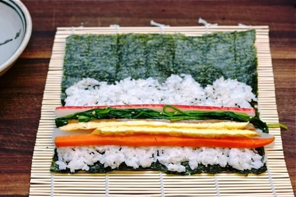 cuộn sushi