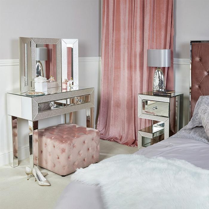 Pretty Dressing table for girl’s bedroom