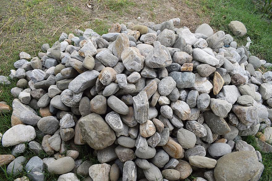 https://p0.pikist.com/photos/71/187/stone-group-of-stone-hierarchy-stones-landscape-rock-figure-plumage-employee.jpg