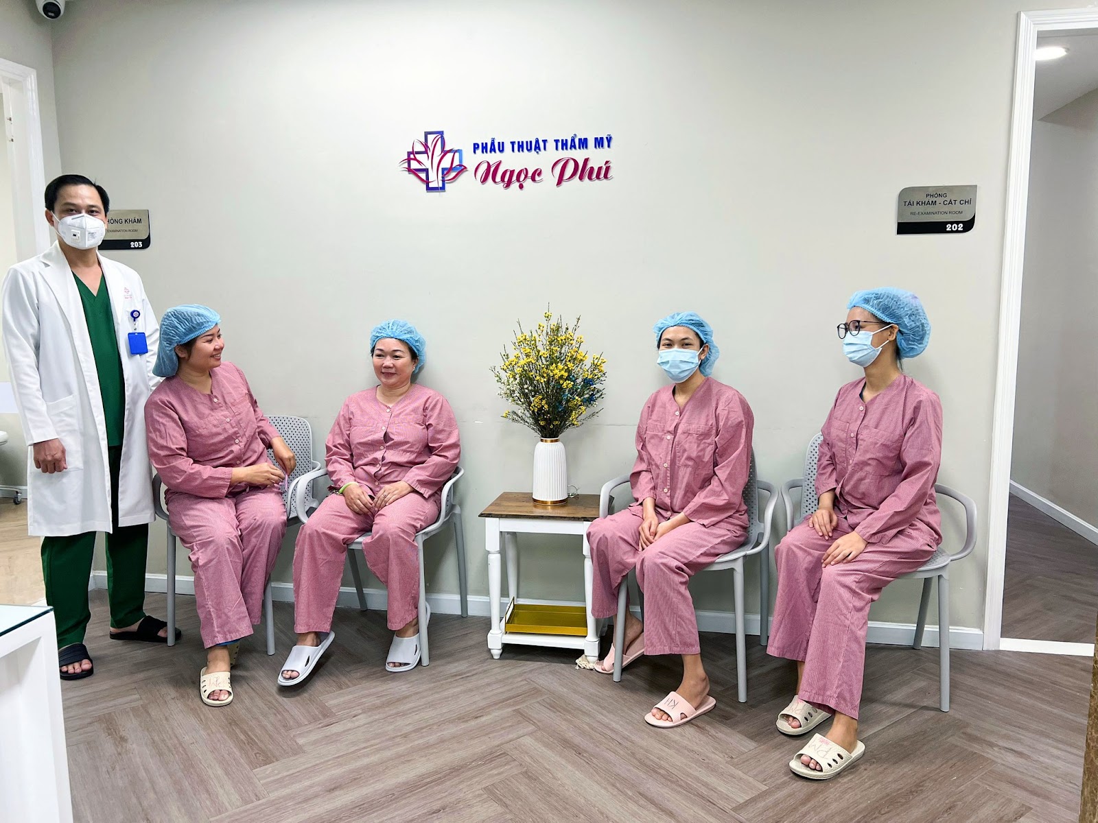 Hình ảnh khách hàng tại Bệnh viện Thẩm mỹ Ngọc Phú