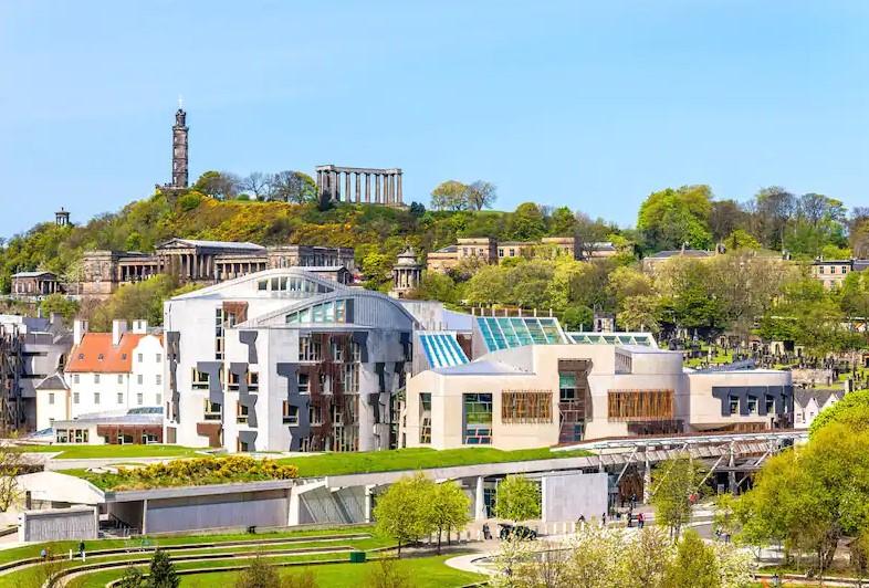 Should I Go to Glasgow or Edinburgh (Answered!)