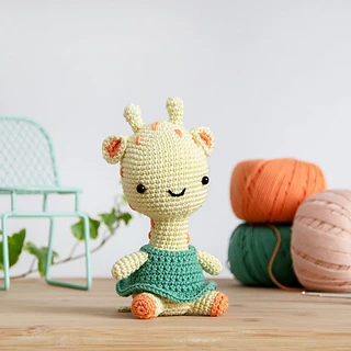small crochet giraffe with removeable dress