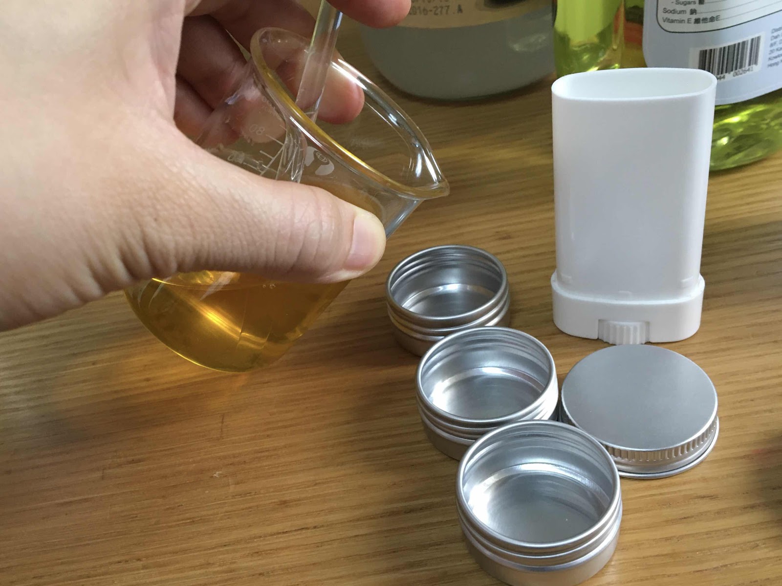 用心製作手工天然防蚊膏