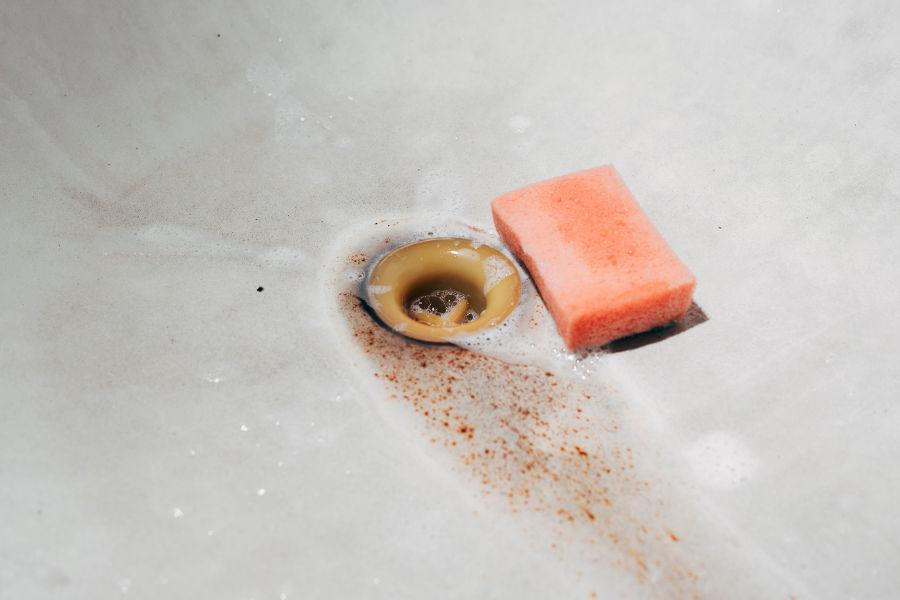 How to Remove Rust Stains From Bathtubs and Sinks - AZ Rust