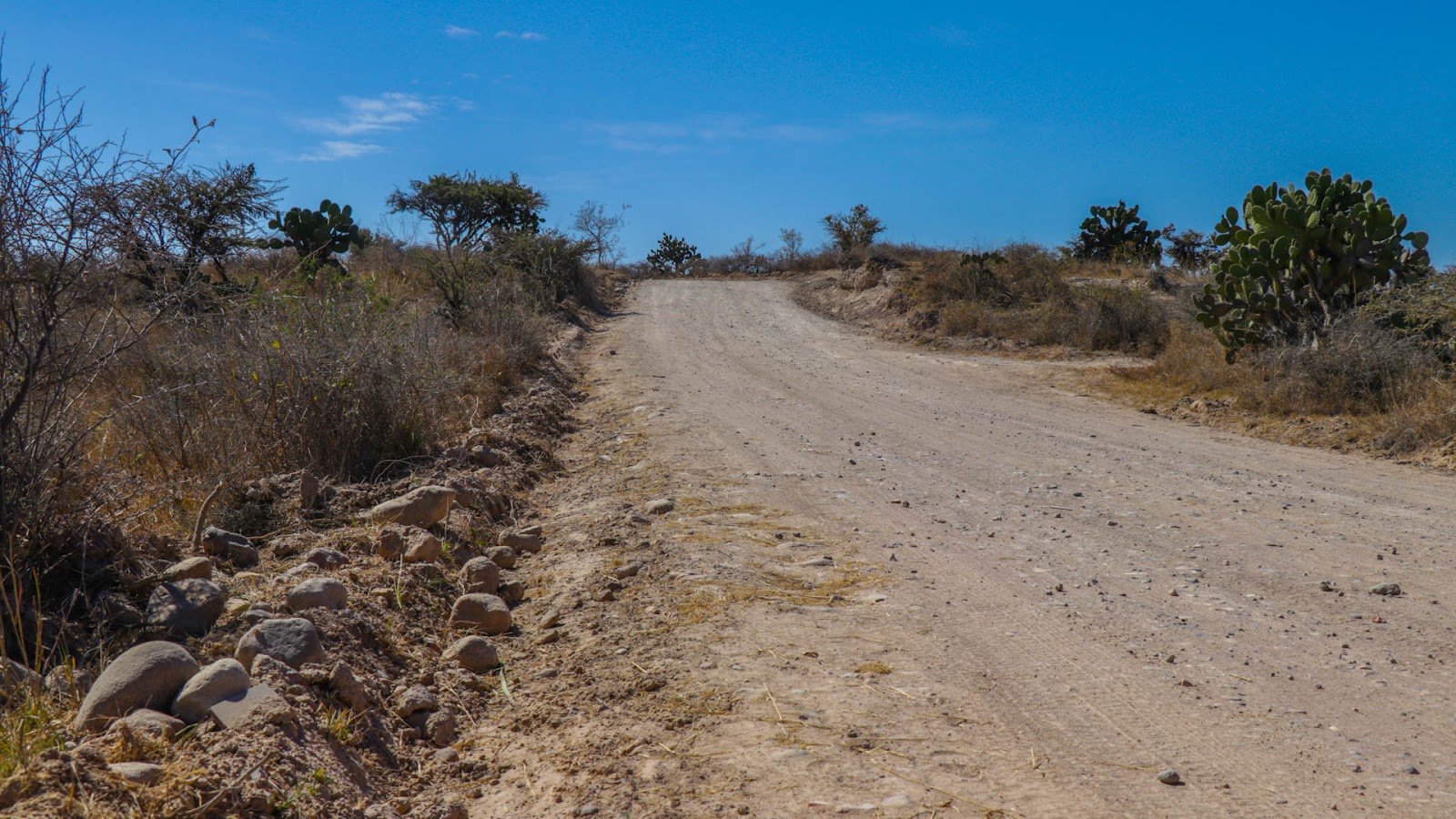 Camino de acceso a la comunidad Corralejo de Abajo.