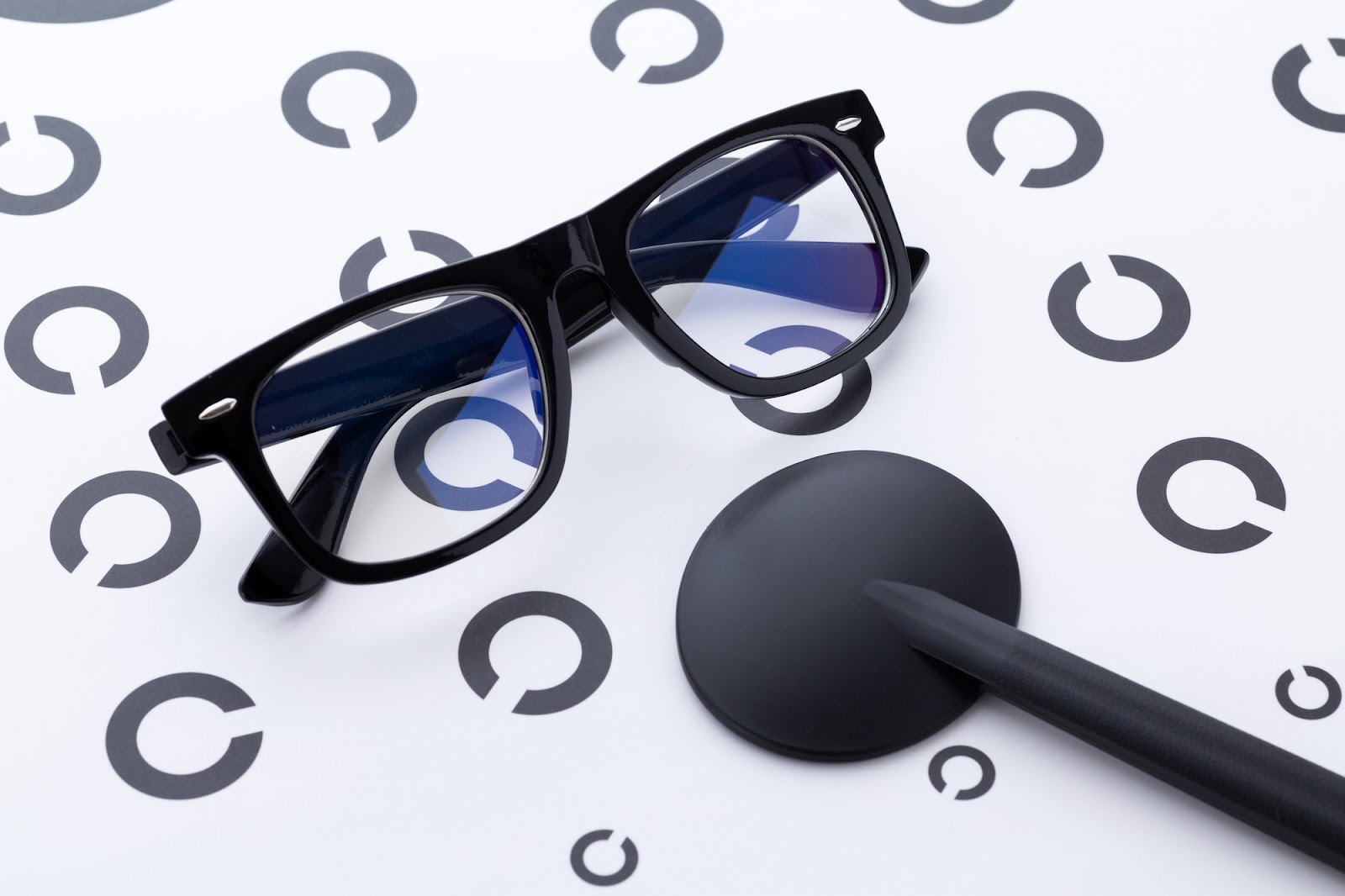 どれくらい目が悪くなったらメガネを検討するべきか