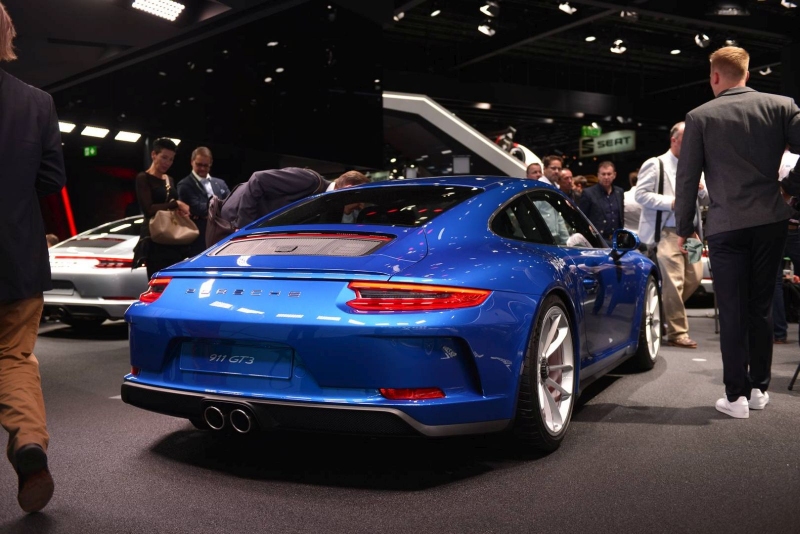 Porsche_911_GT3_Touring_2017_zive_foto_11_800_600.jpg