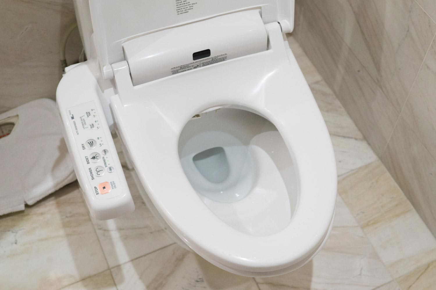 Hướng dẫn chi tiết cách sử dụng bồn cầu thông minh đơn giản, dễ dàng