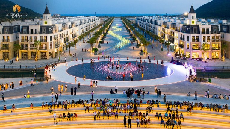Khu phố sáng đèn và tấp nập cả ngày lẫn đêm đang chờ bạn khám phá