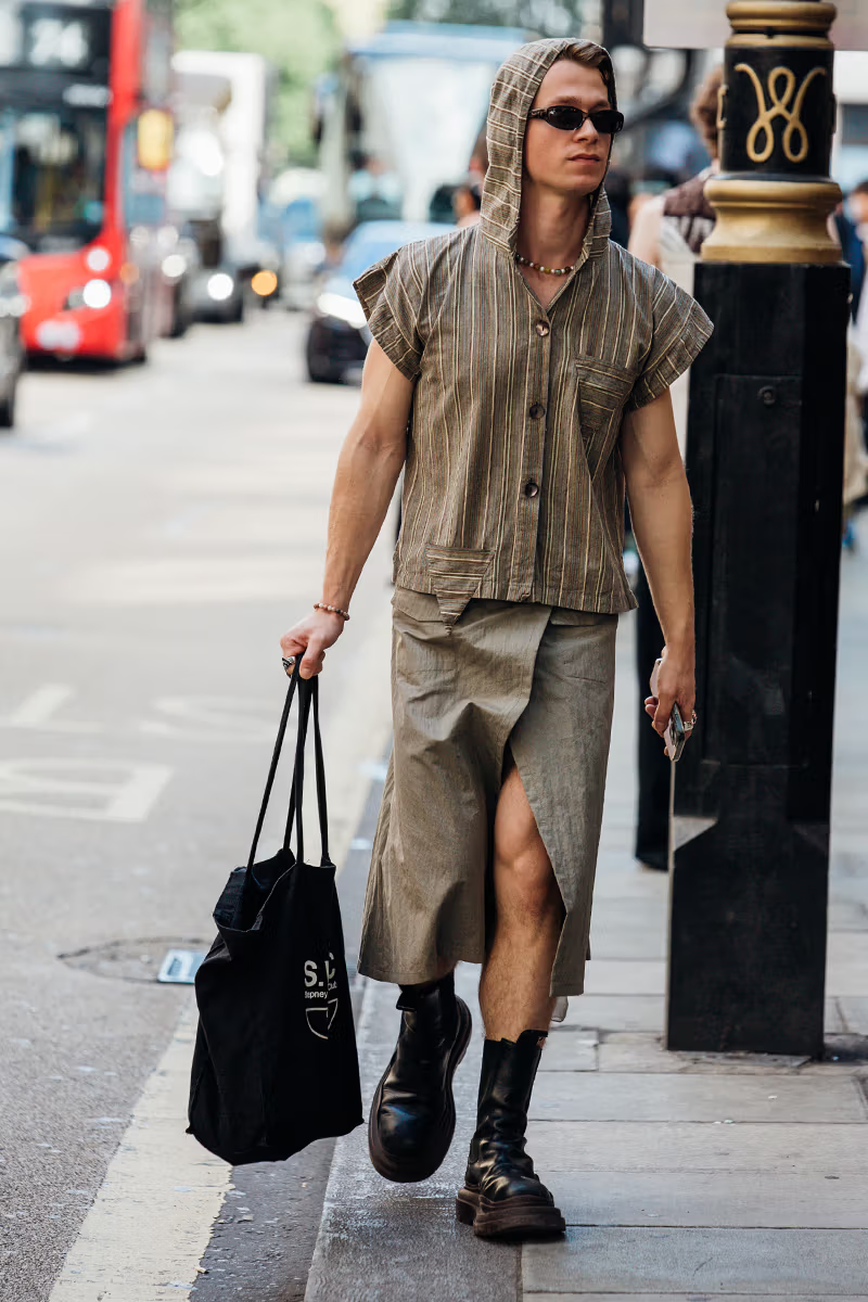 Guy rocks a stylish ensemble for London Fashion week 2023