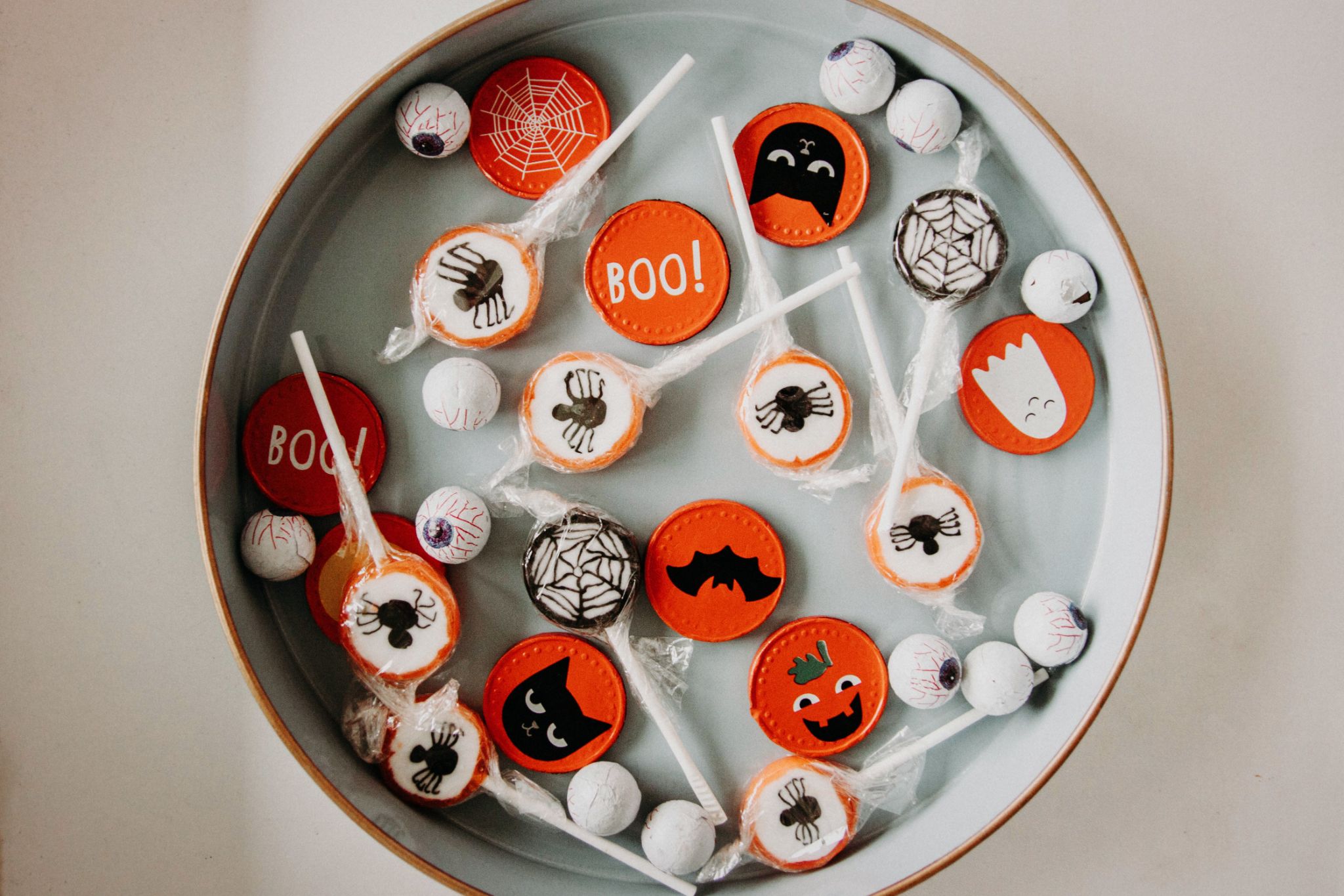 Take Inspiration From These 15 Halloween Cubicle Decoration Ideas ...
