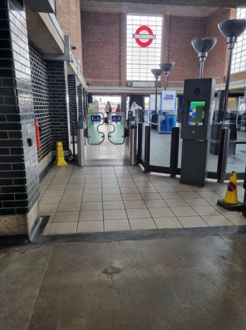 METRO W LONDYNIE - PRZEWODNIK DLA POCZĄTKUJĄCYCH
