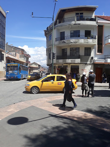 https://www.aiyellow.com/fabrica-articulos-cuero-cuenca-akcesoria/