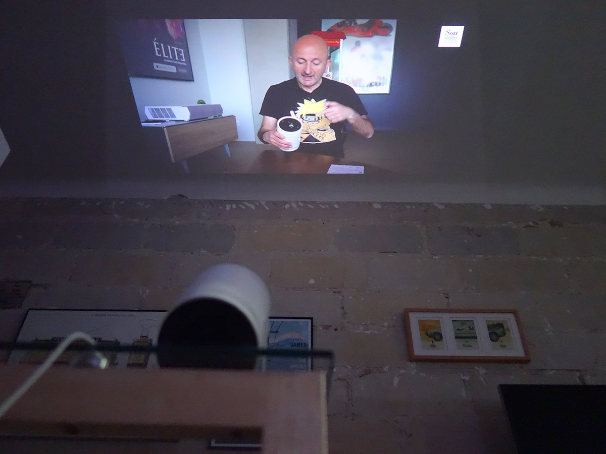 Samsung projector: projection on the ceiling