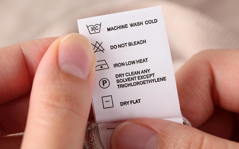 Người sử dụng nên đọc hướng dẫn mác giặt giũ trước khi thực hiện cách giặt đồ bằng máy giặt