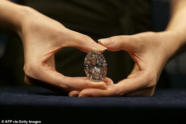 Chiêm ngưỡng viên kim cương “hoàn hảo” nhất thế giới có giá 33 triệu USD - 3