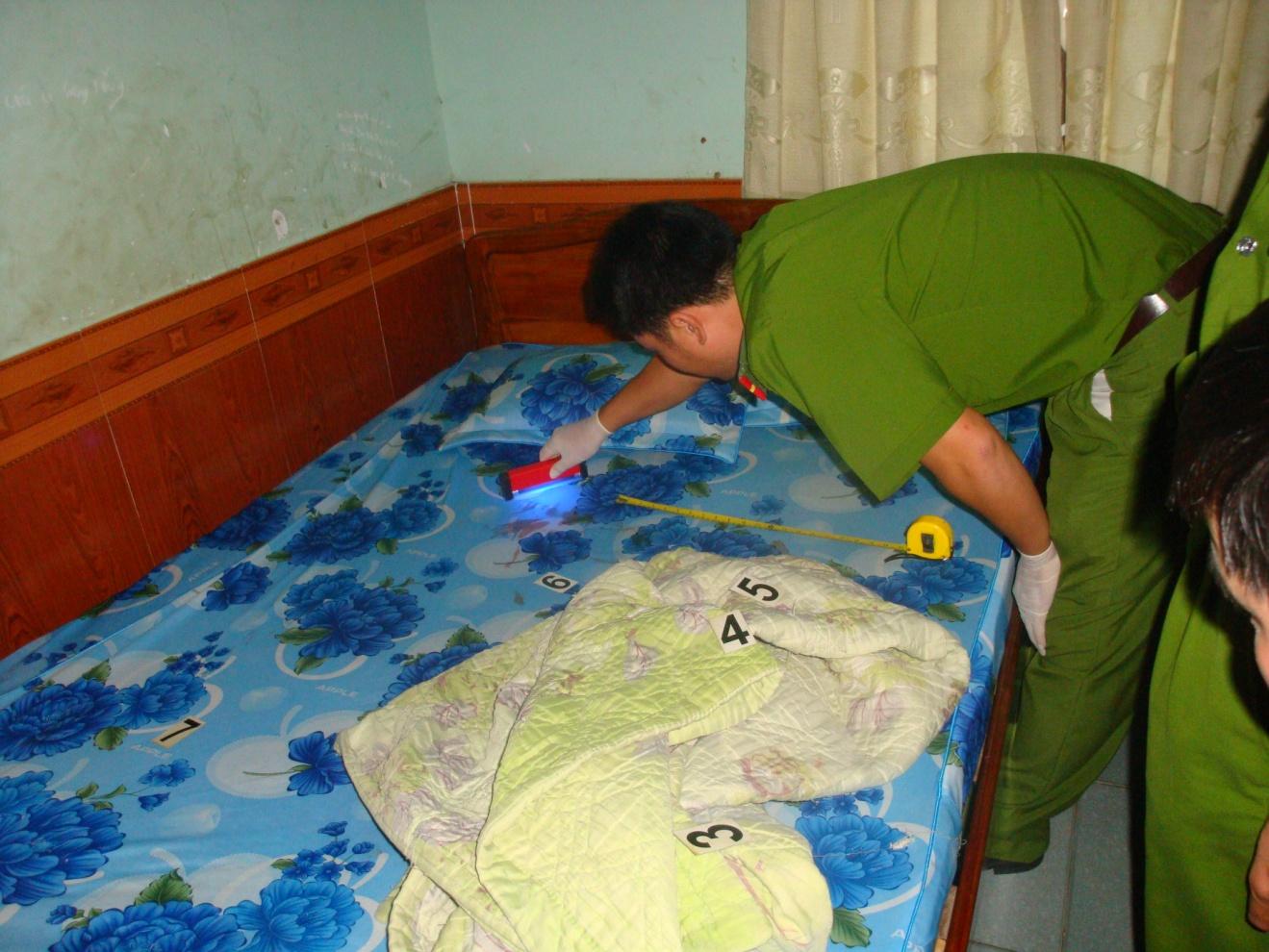 I:KNHT - KTPCTP (COPPY NGÀY 20.4.2015)KHÁM NGHIỆM HIỆN TRƯỜNGẢNH KHÁM NGHIỆMnăm 2015vụ hiếp dâm tại nhà nghĩ Kim Thanh, Phường Ngô Mây, Tp Kon Tum; xảy ra ngày 06.01.2015DSC08656.JPG