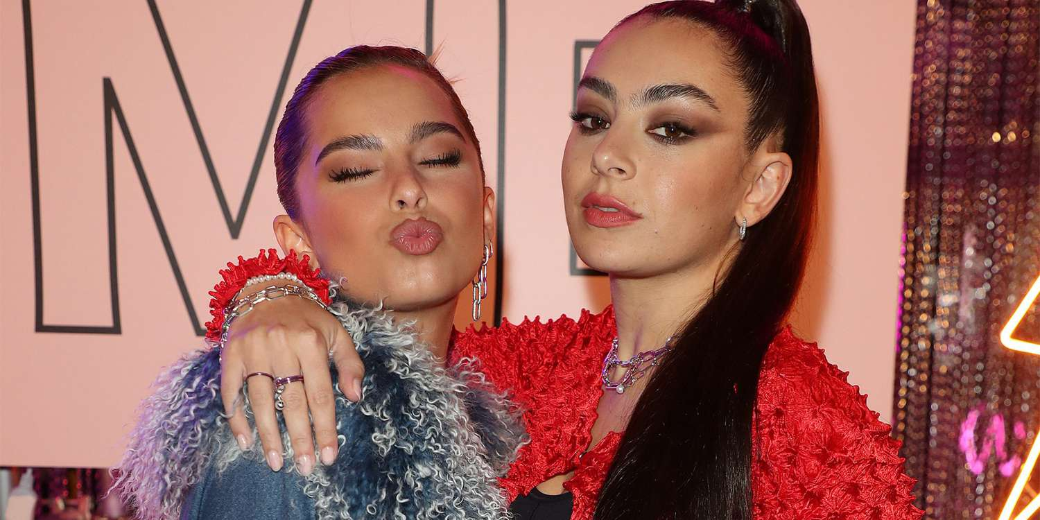 Ladies poses for a selfie rocking the gorgeous earrings