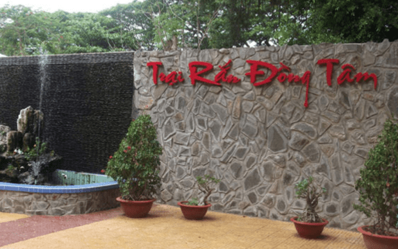 Tham quan trại rắn Đồng Tâm