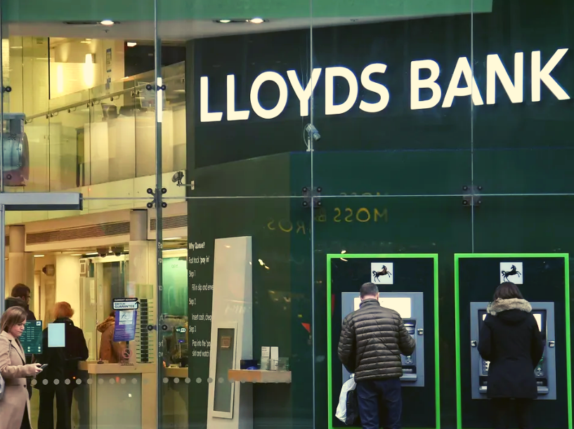 Lloyds Bank App: Discover How to Download and Apply for a Credit Card