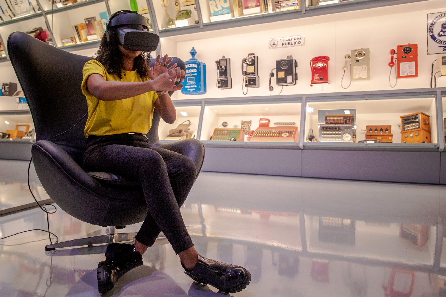 Foto: Experiência em realidade virtual no museu. Reprodução Musehum Oi Futuro.