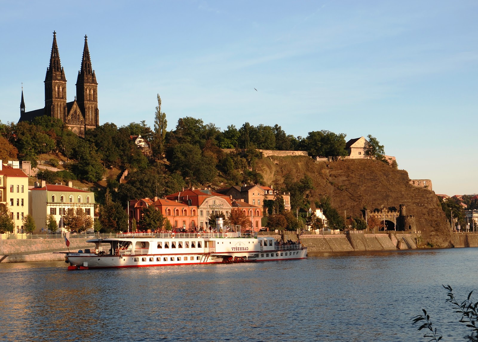 File:Parník Vyšehrad pod ...