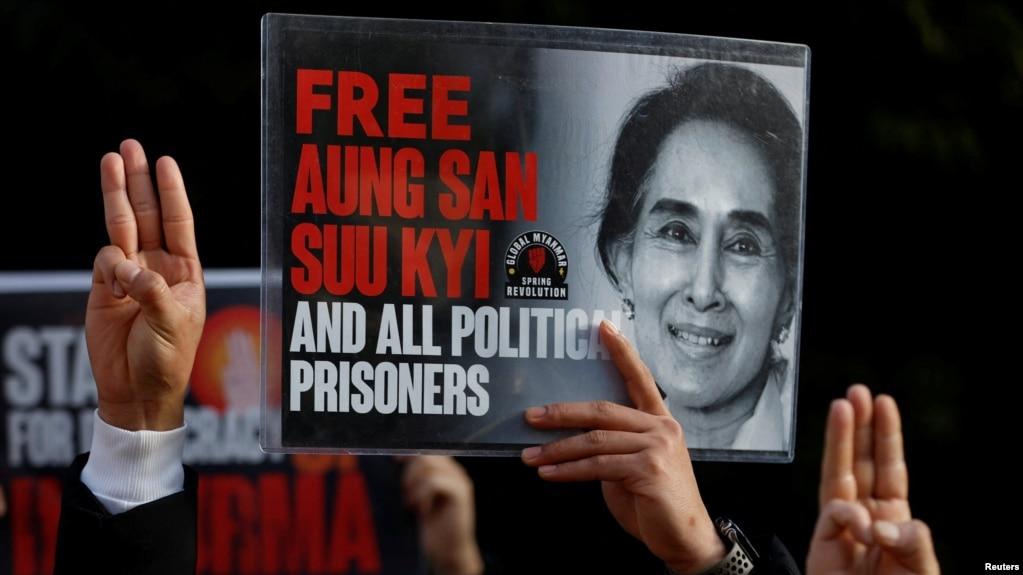 Chân dung bà Suu Kyi.
