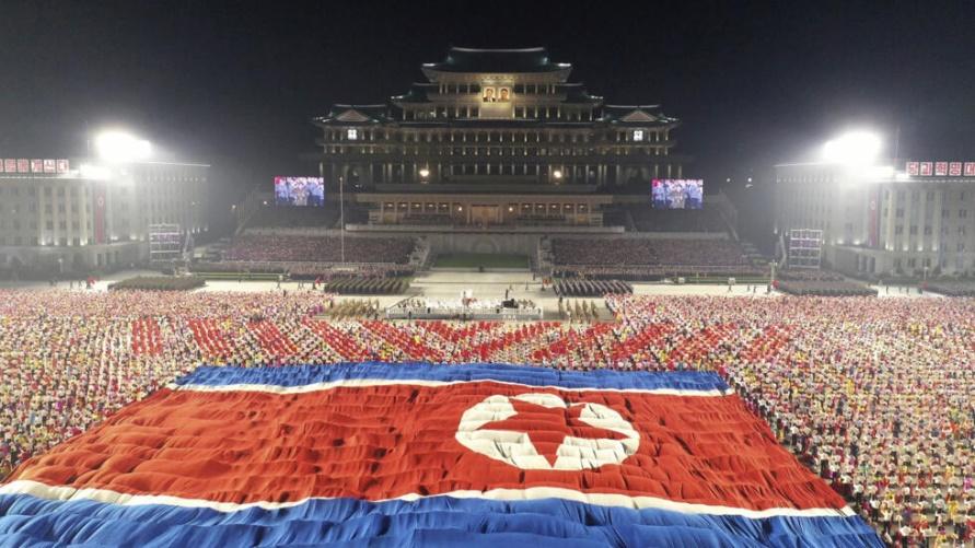 Ảnh do Bình Nhưỡng công bố : Cờ Bắc Triều Tiên tại lễ Quốc Khánh, quảng trường Kim Nhật Thành, Bình Nhưỡng, Bắc Triều Tiên, ngày 09/09/2021.
