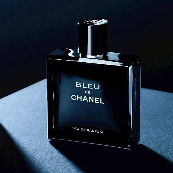 Bleu De Chanel EDP 100ml tựa như viên đá Sapphire óng ánh, huyền bí, sang trọng