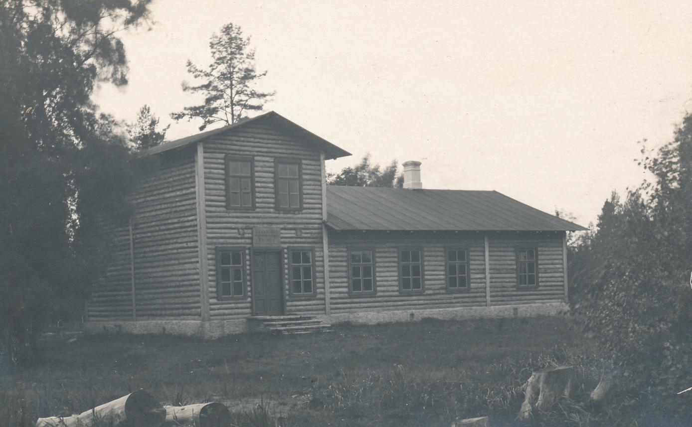 A vintage photo of a houseDescription automatically generated