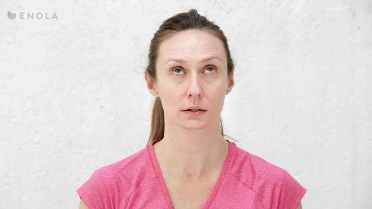 Yoga facial para eliminar ojeras