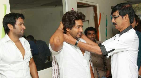 Paambu Sattai