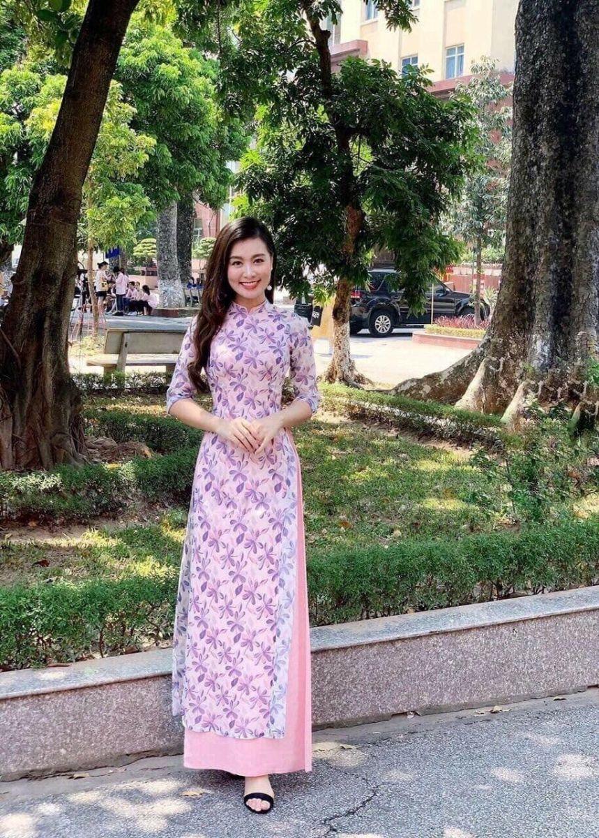 https://thoitrangnuhoang.com/data/files/%C4%90%E1%BA%A7m%20d%E1%BA%A1%20h%E1%BB%99i/ao-dai-truyen-thong%20(2).jpg