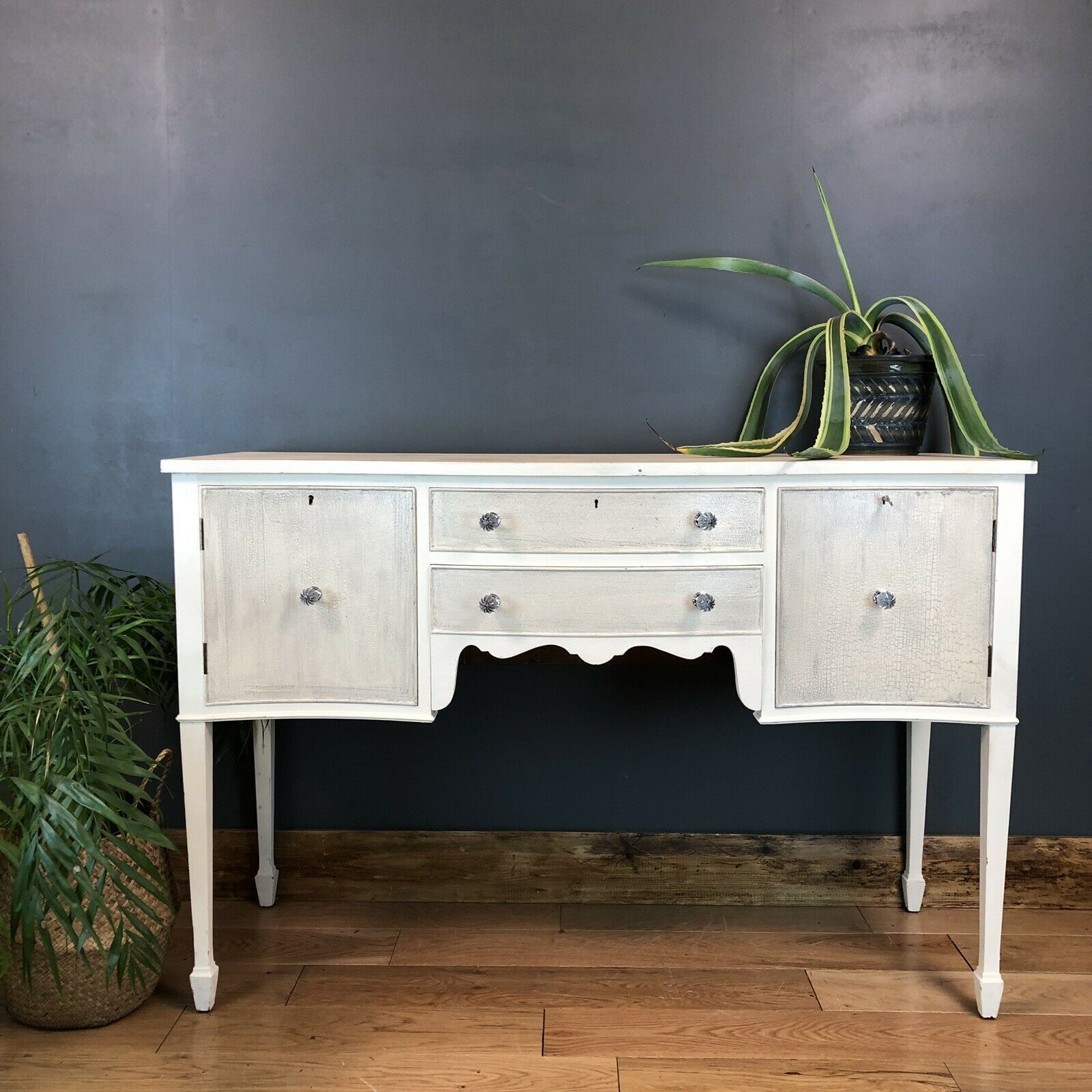 Shabby chic sideboard cabinet to lend weathered charm