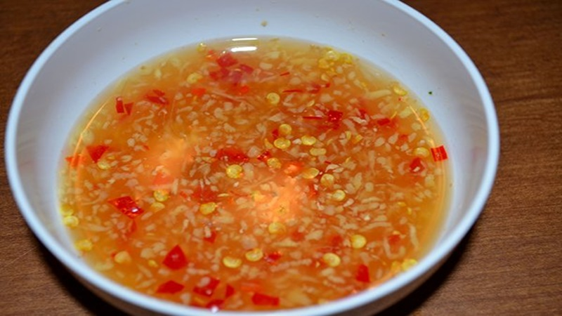 Nước chấm mắm ớt phổ biến trong món gà luộc