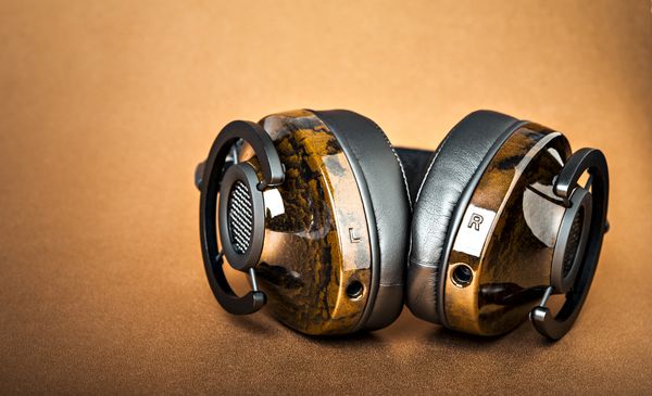 Detail AudioQuest Nighthawk audioquest nighthawk, headphone AudioQuest Nighthawk, desain AudioQuest Nighthawk
