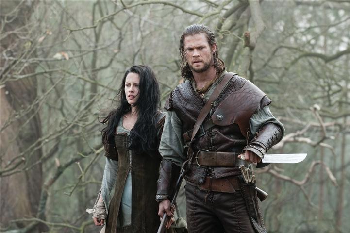 3. SNOW WHITE AND THE HUNTSMAN 04