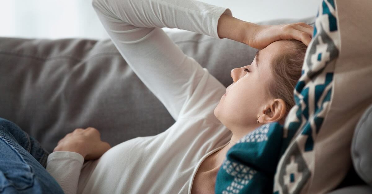  Sử dụng gối quá cao là nguyên nhân gây đau đầu sau khi ngủ.