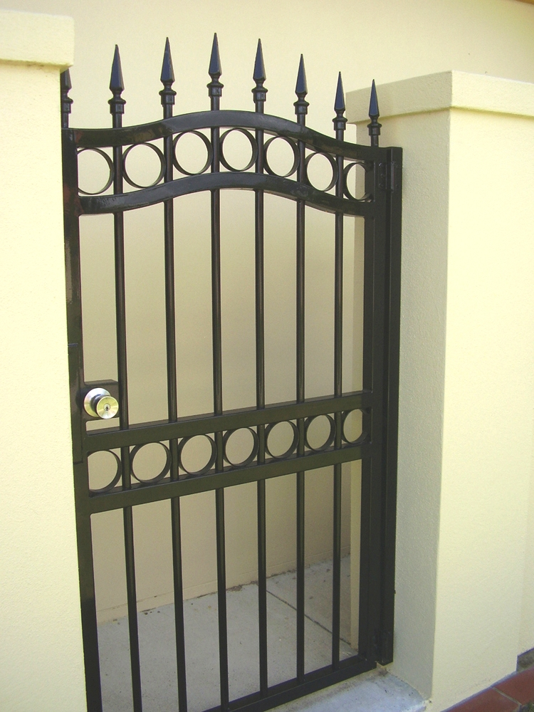 pintu pagar besi