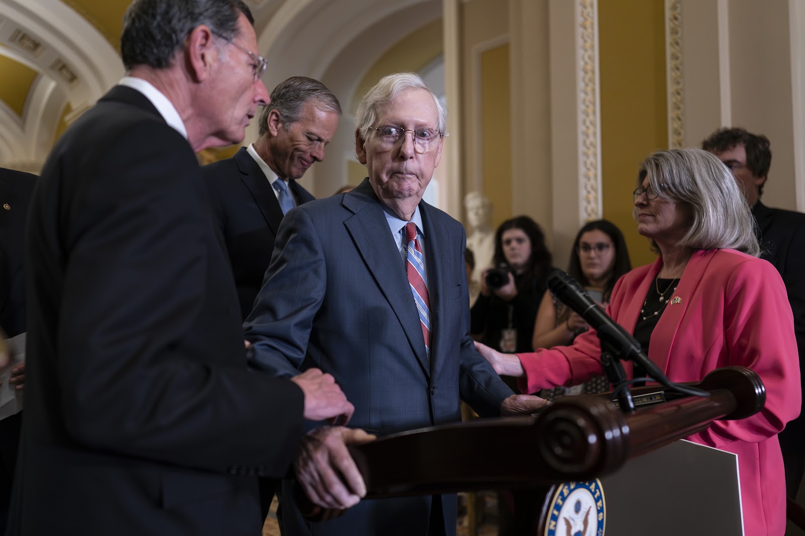 Mitch McConnell freezes up at Kentucky event, unable to answer question  about reelection - al.com