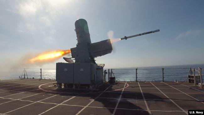 “蒙哥马利号”濒海战舰(USS Montgomery)2019年4月举行导弹发射操演(美国海军图片)