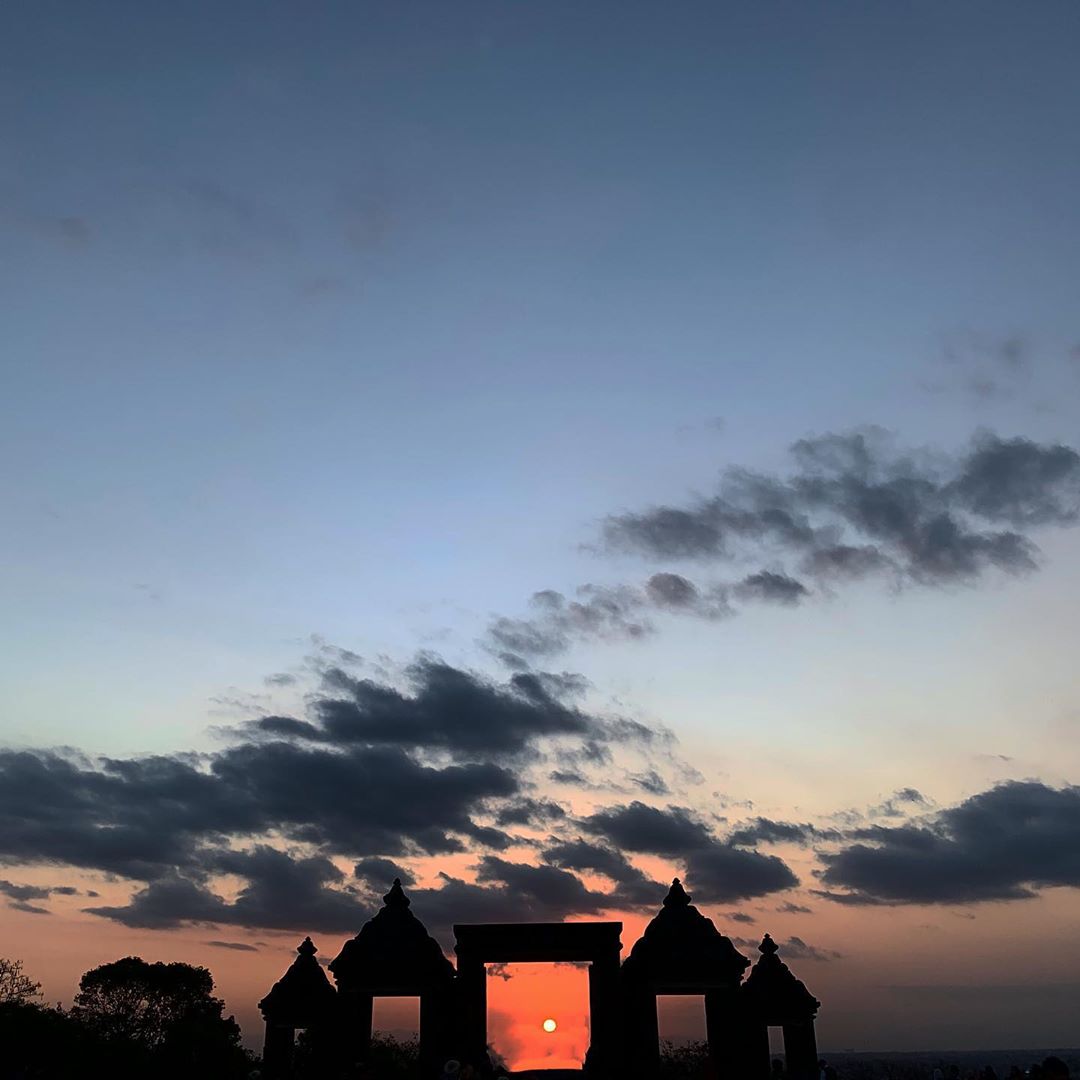 senja di candi ratu boko