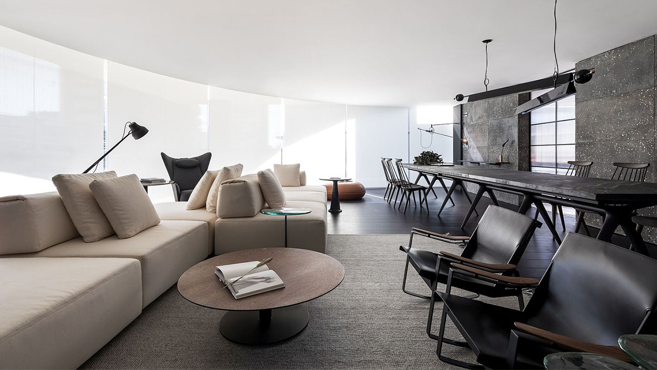 Gam màu trắng, đen, xám khi kết hợp với nhau tạo nên một không gian phòng khách khá hiện đại và sang trọng.