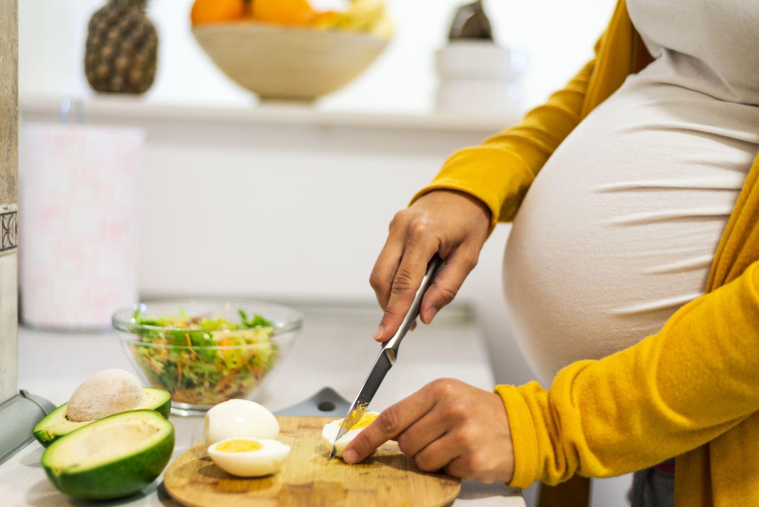 Pregnancy Diet May Affect Child's Future Weight, Study Shows
