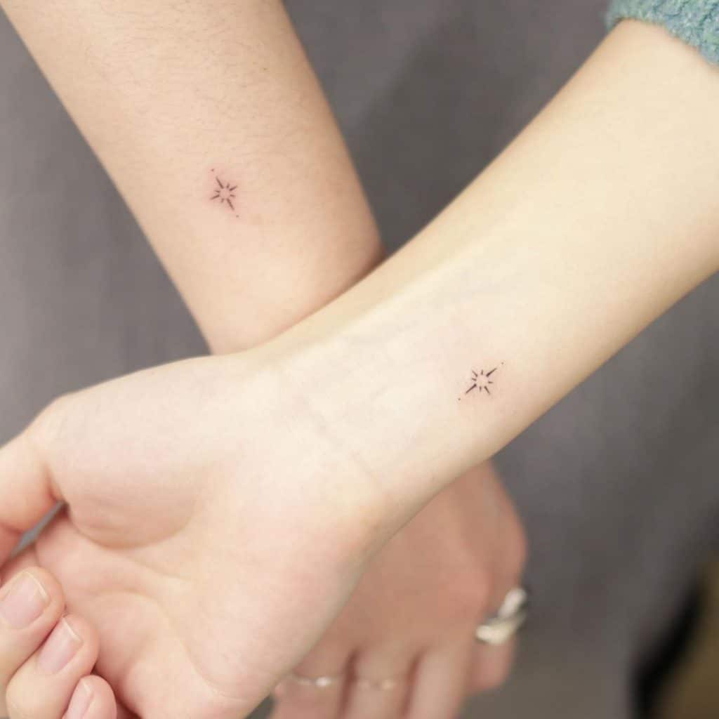 ลายสักเส้นสวยเล็กๆ