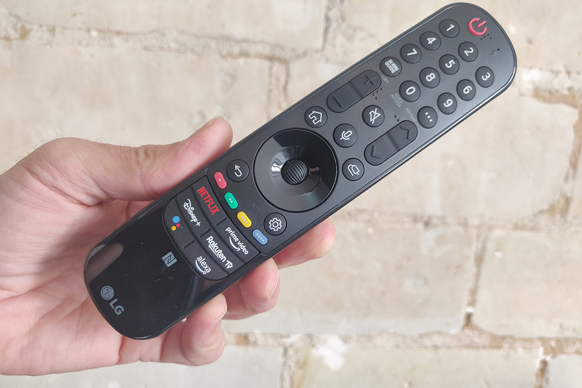 LG OLED42C2: the remote control