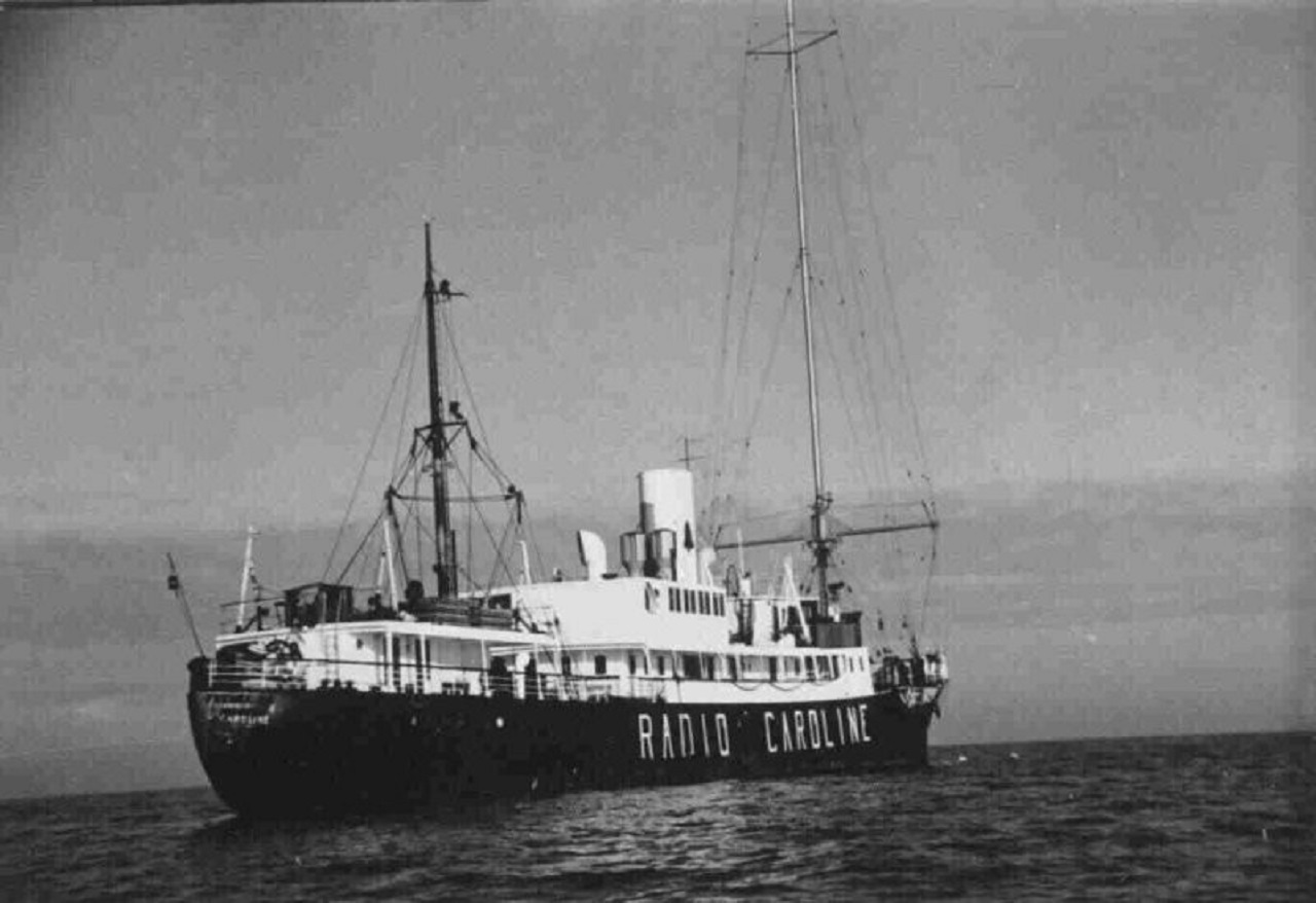 Корабль, на котором располагалась пиратская радиостанция Caroline.
