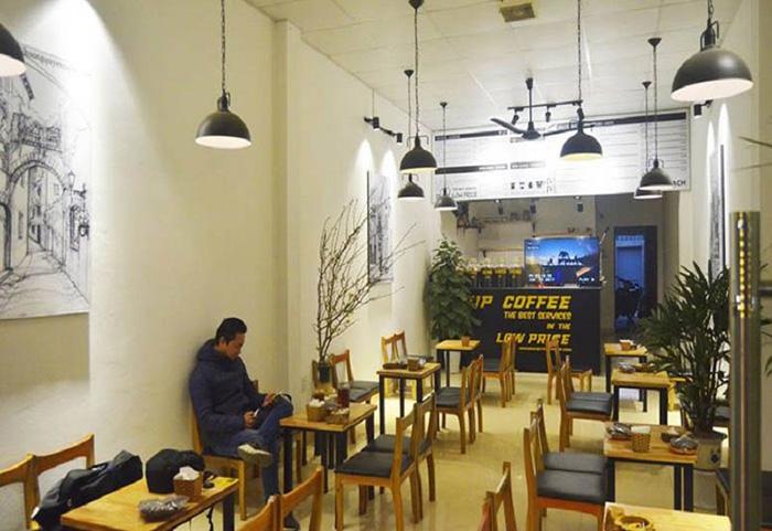 Ảnh có chứa văn bản, trong nhà, tường, ghế

Mô tả được tạo tự động