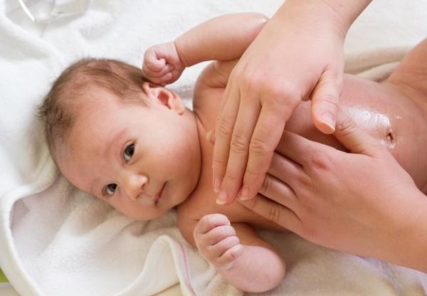 Dùng dầu dừa cho trẻ sơ sinh thế nào cho đúng cách nhất