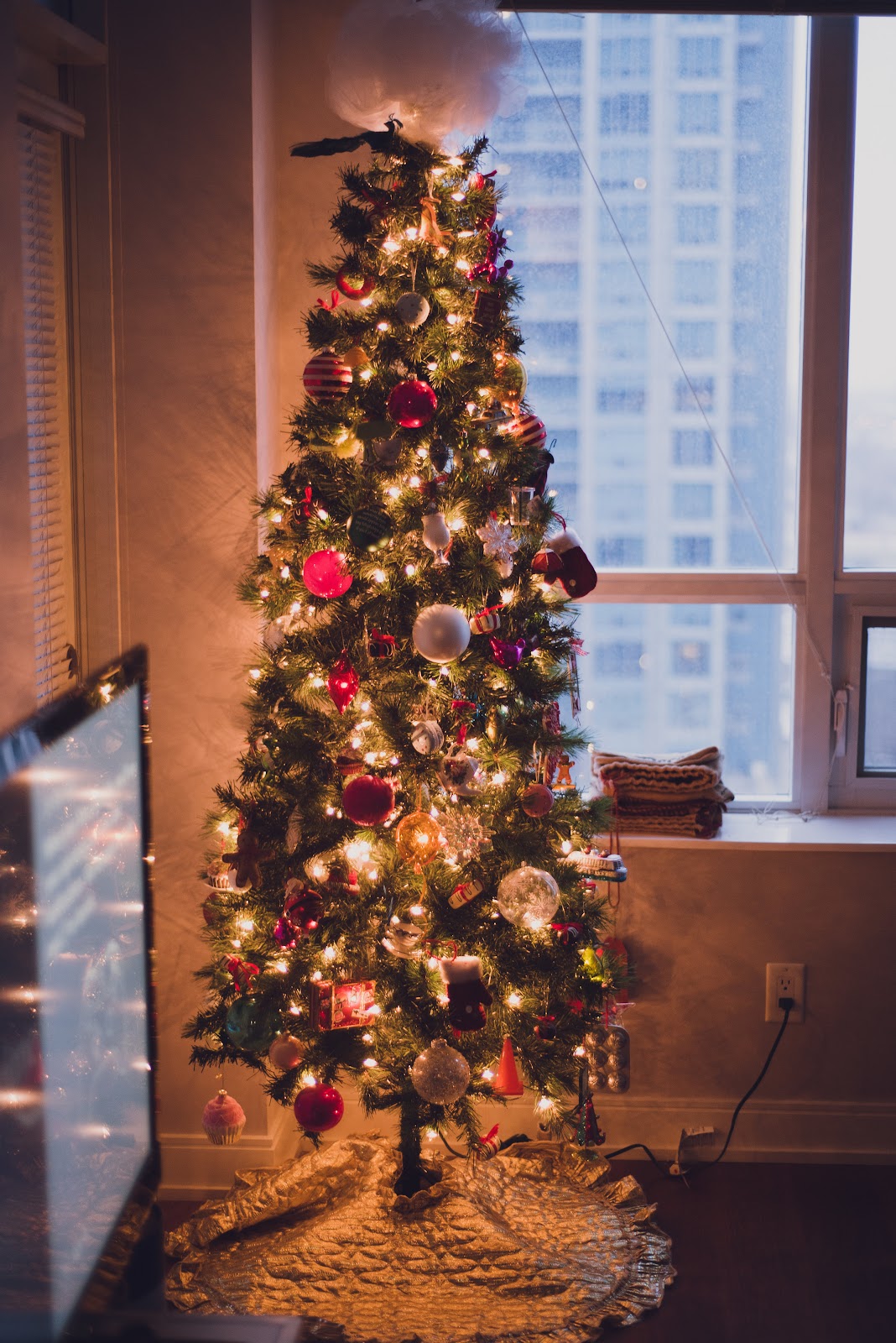 christmas-living-room-lily-muffins.jpg